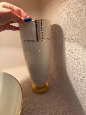 Lenox Elegant White and Gold Ceramic Vase - Brand Unspecified